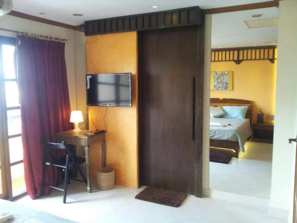 Dolphinplace Hotel in Pattaya City