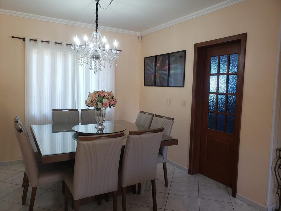 Casa alto padrão a 300 mts da praia House in Bombinhas