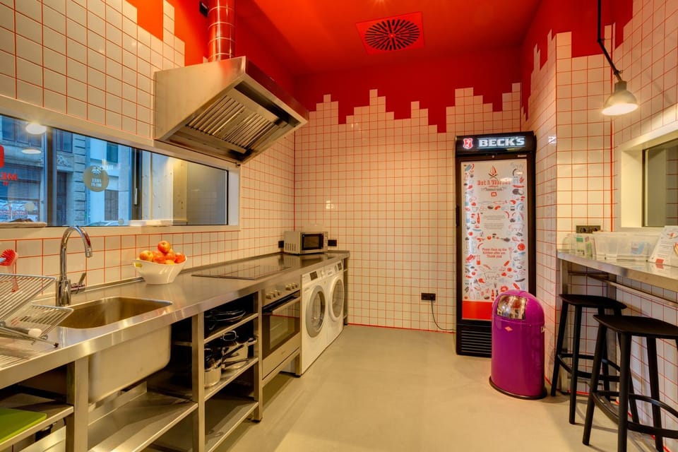 Kitchen or kitchenette, Communal kitchen