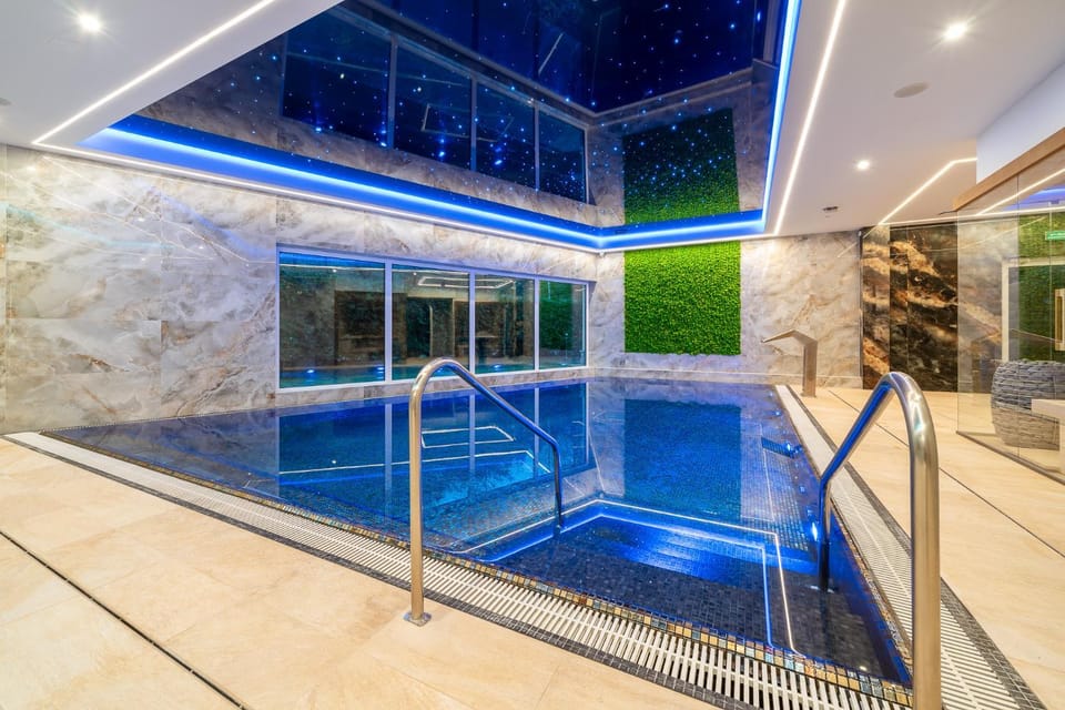 Pool view, Swimming pool, Swimming pool
