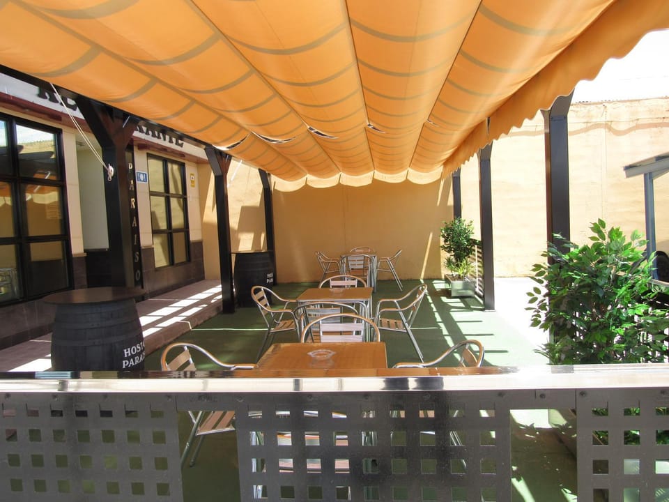 Restaurant/places to eat, Facade/entrance, Internal: Not applicable to any particular room