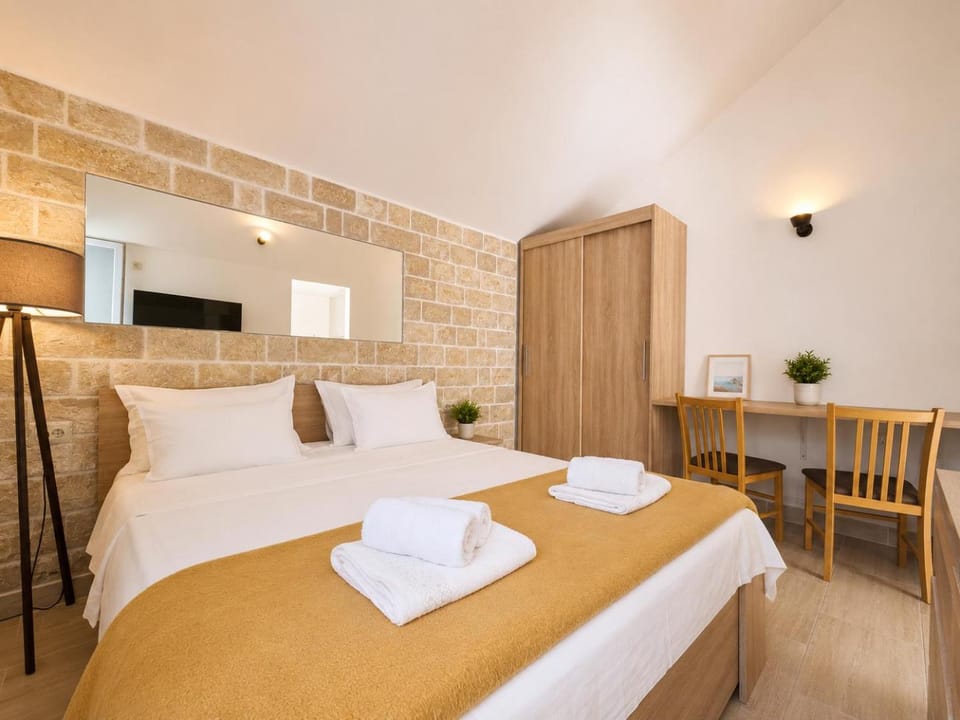APARTMENTS JELENA 1,2,3,4 & 5 SUPETAR - free parking Apartment in Split-Dalmatia County