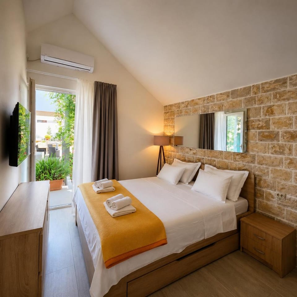 APARTMENTS JELENA 1,2,3,4 & 5 SUPETAR - free parking Apartment in Split-Dalmatia County