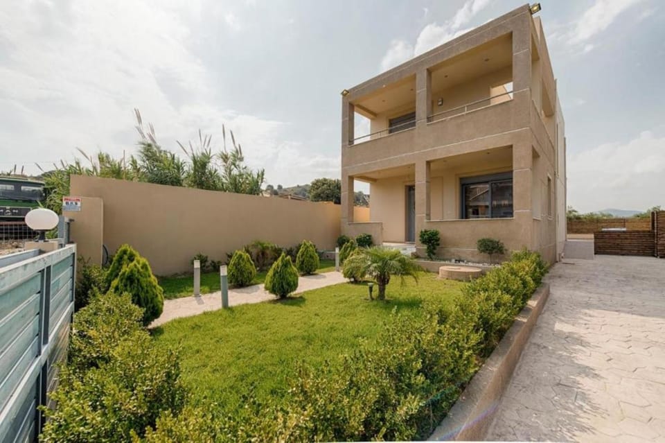 Property building, Day, Garden, Garden view