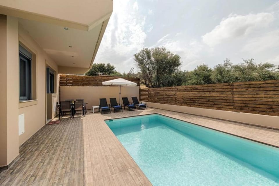 Property building, Patio, Day, View (from property/room), Balcony/Terrace, Pool view, Swimming pool, sunbed