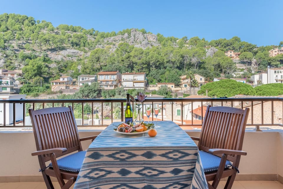 Property building, Balcony/Terrace, Living room