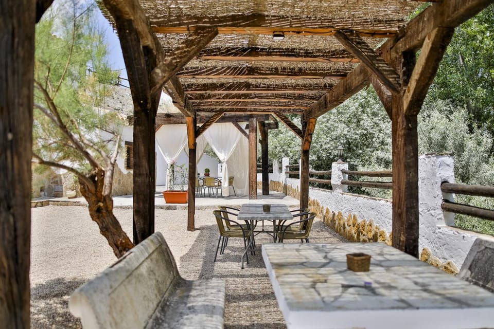 BBQ facilities, Garden, Dining area