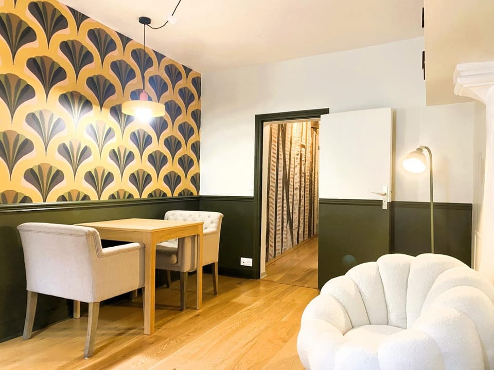Seating area, Dining area