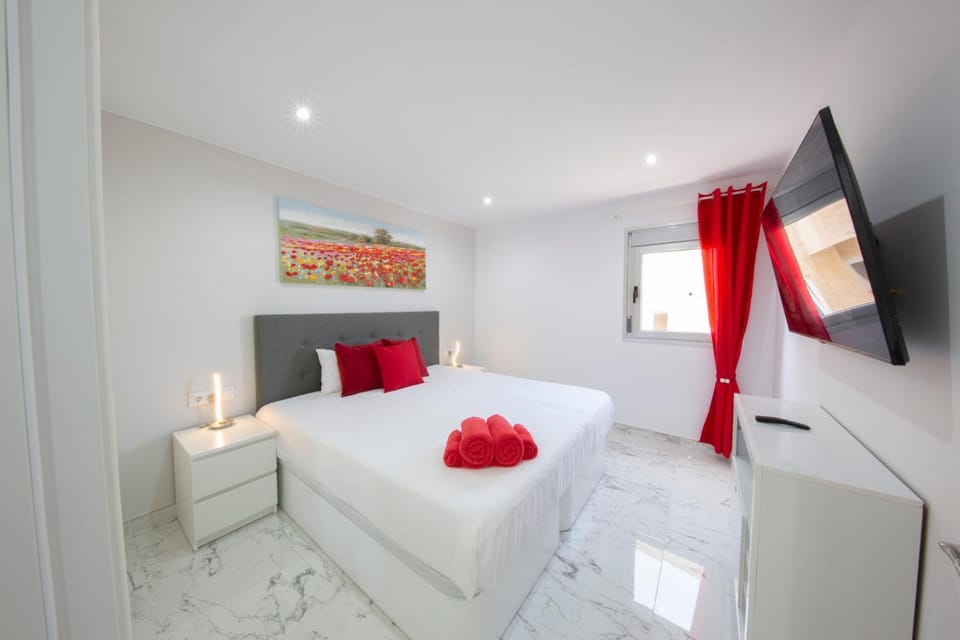Bed, TV and multimedia, Bedroom