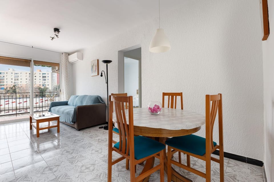 Besos · Bright apartment close to congress & port Apartment in Barcelona
