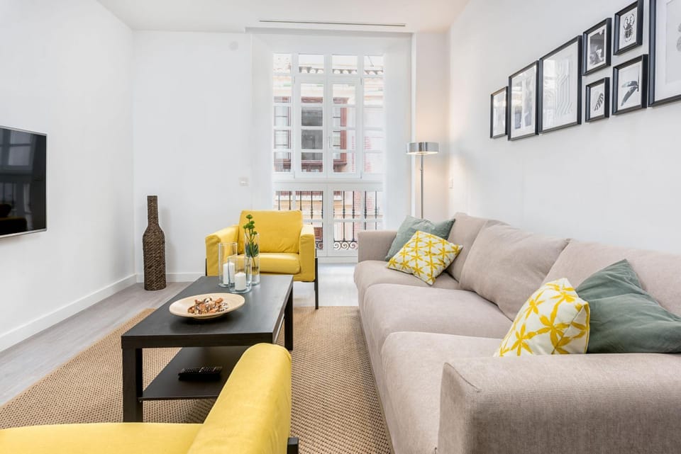 Communal lounge/ TV room, Living room