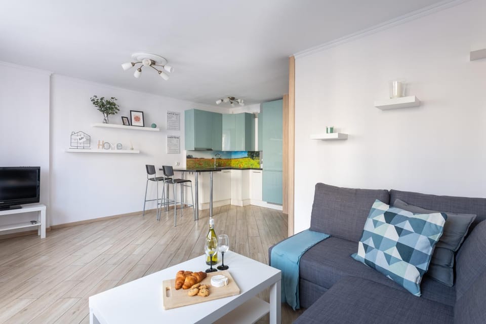 Kitchen or kitchenette, Food and drinks, Dining area