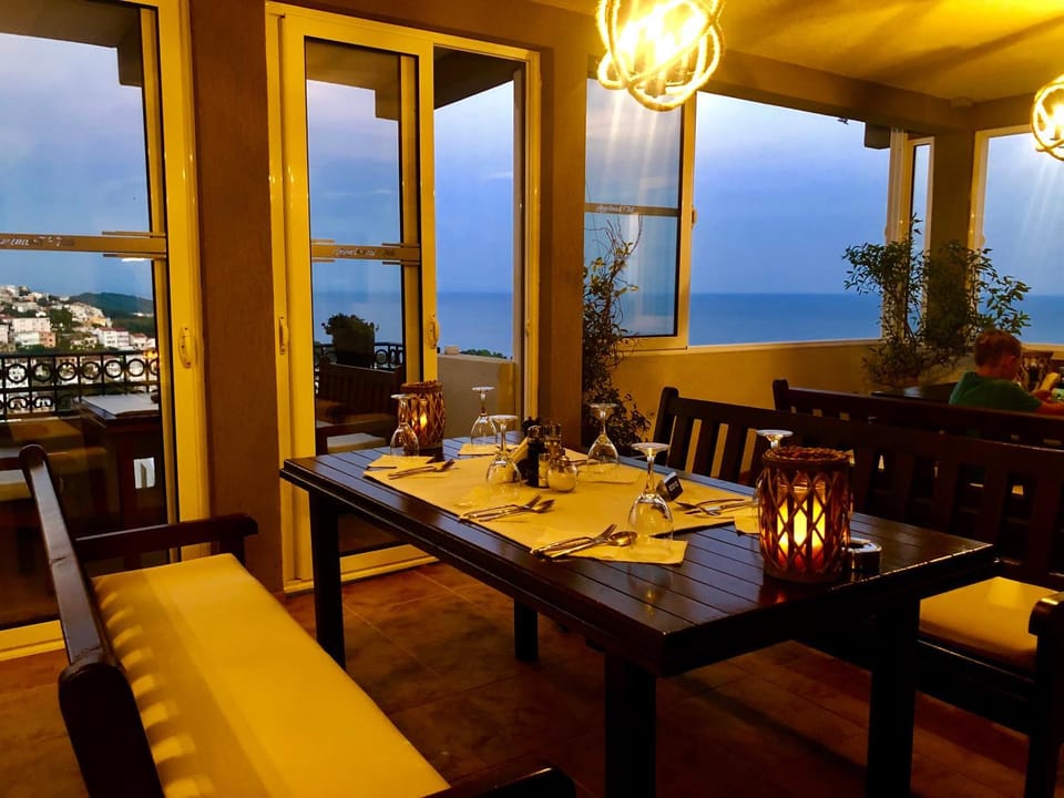 Restaurant/places to eat, Dining area, Sea view
