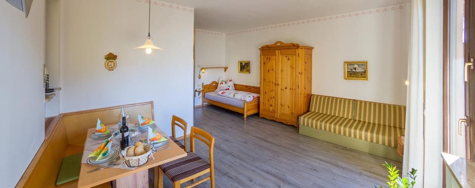 Living room, Dining area, Bedroom