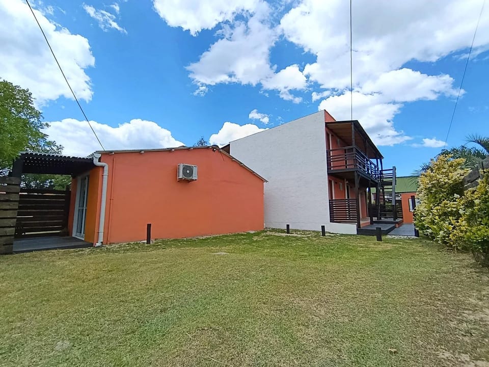 Property building, Spring, Day, Garden, Garden view, Parking