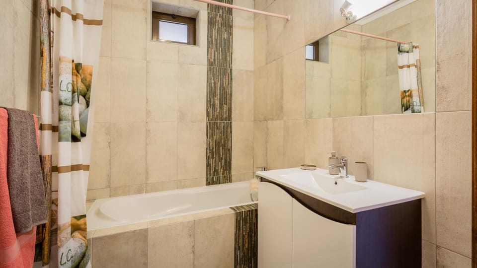 Bathroom, Bath