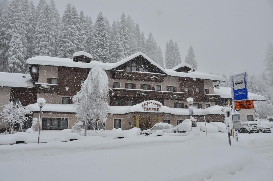 Property building, Day, Winter