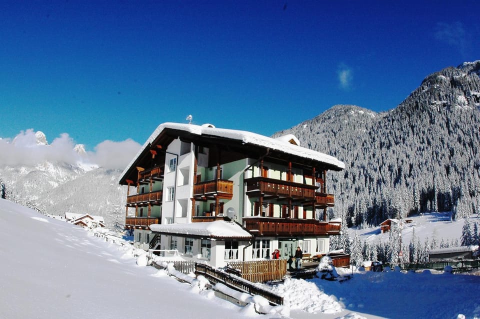 Facade/entrance, Winter