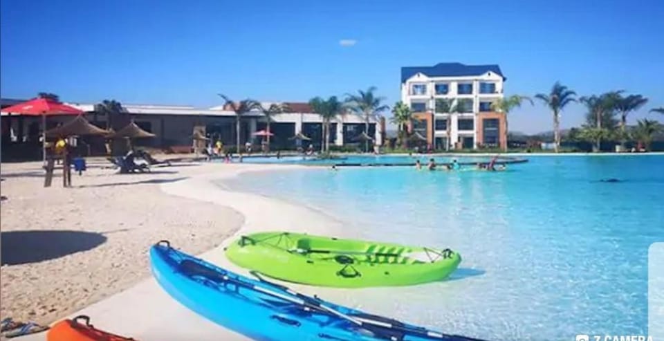 Pool view, Swimming pool, sunbed