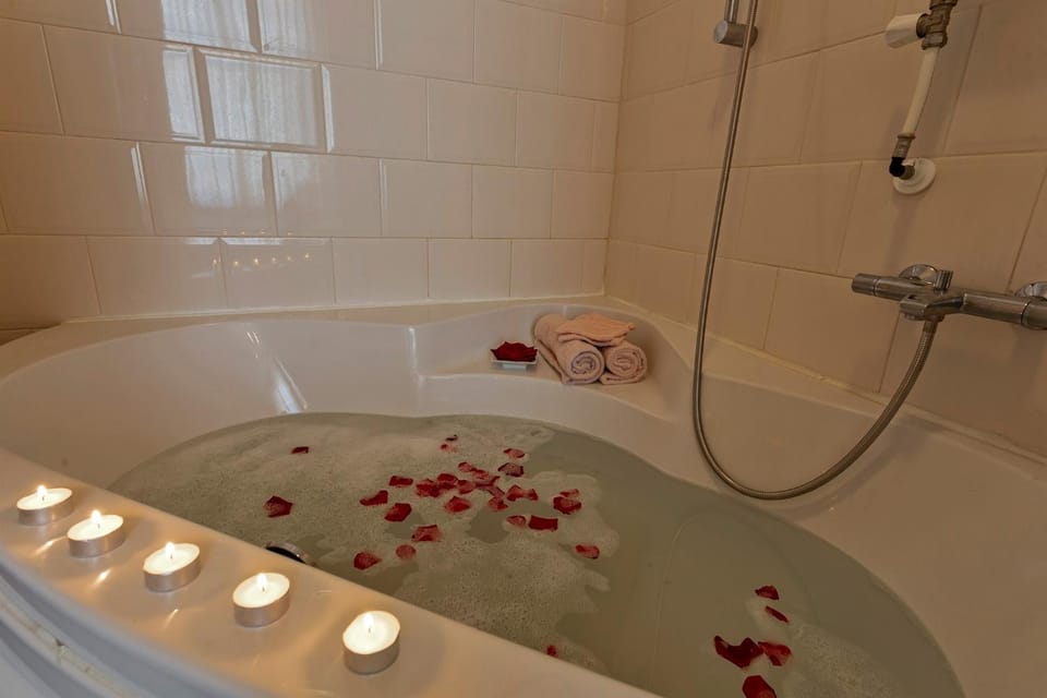 Bathroom, Bath, towels