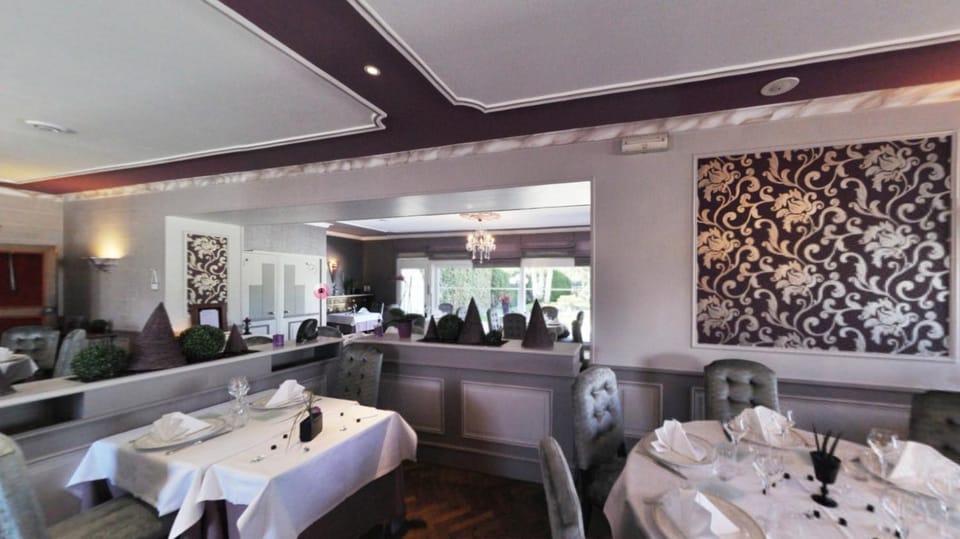 Logis Hôtel-Restaurant La Croix Couverte Hotel in Pays de la Loire