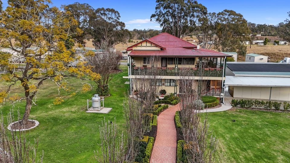 Property building, Garden, Garden view
