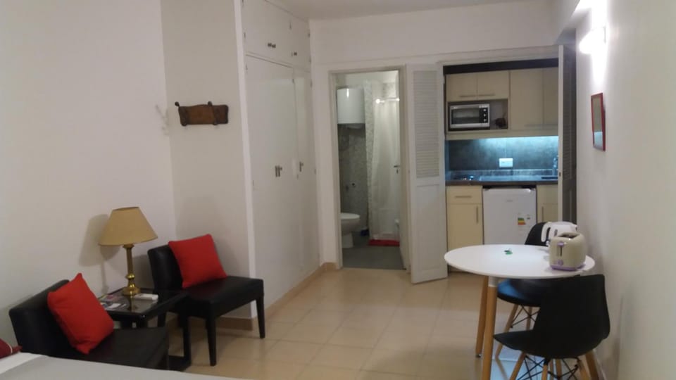 Kitchen or kitchenette, Living room, Seating area, Dining area