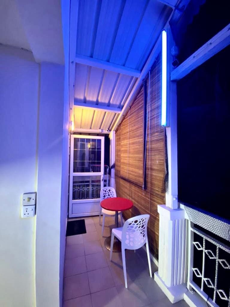 Cosy Flat Beachfront Apartment in Flic en Flac
