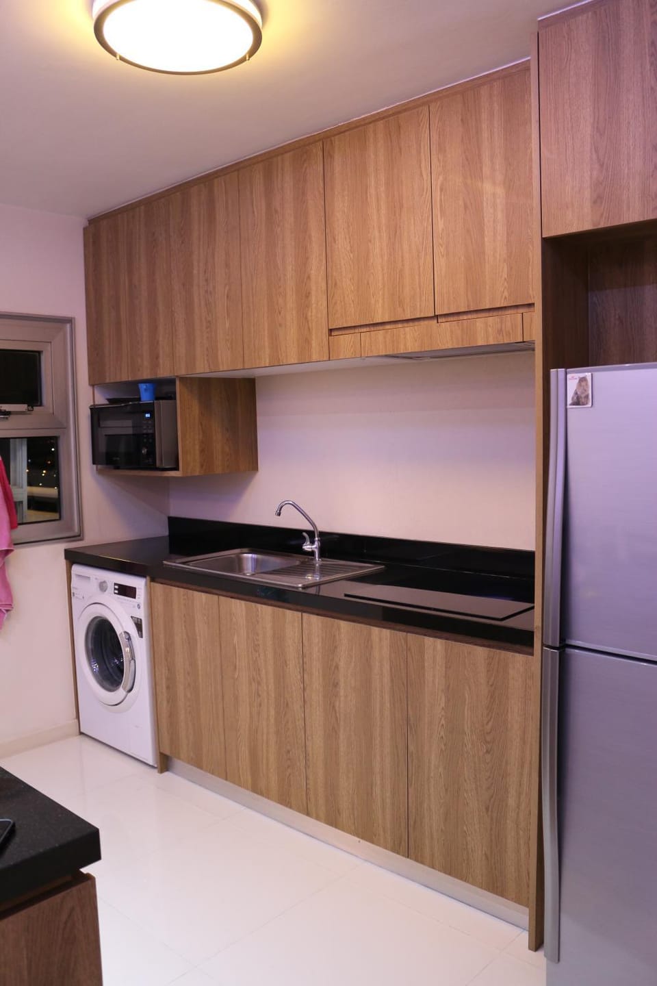 Kitchen or kitchenette, minibar, washing machine