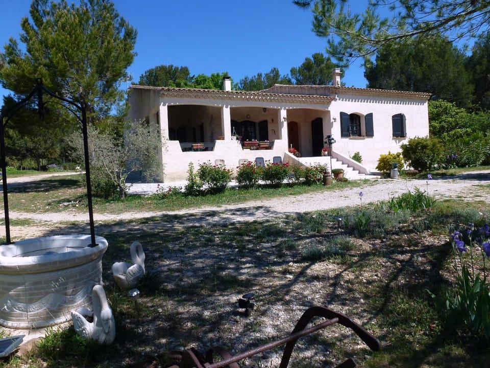 Restaurant/places to eat, Facade/entrance, Garden view