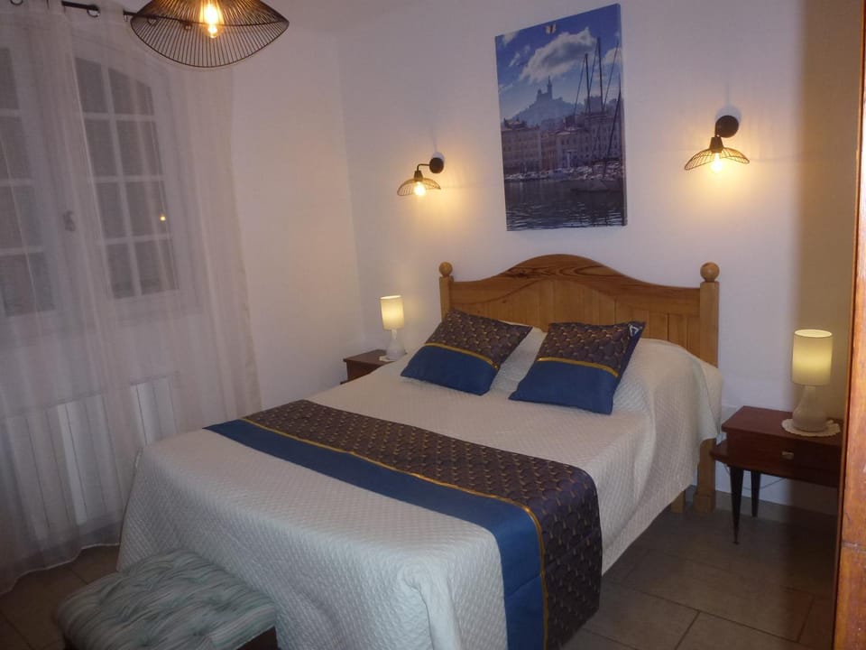 Bed, Photo of the whole room