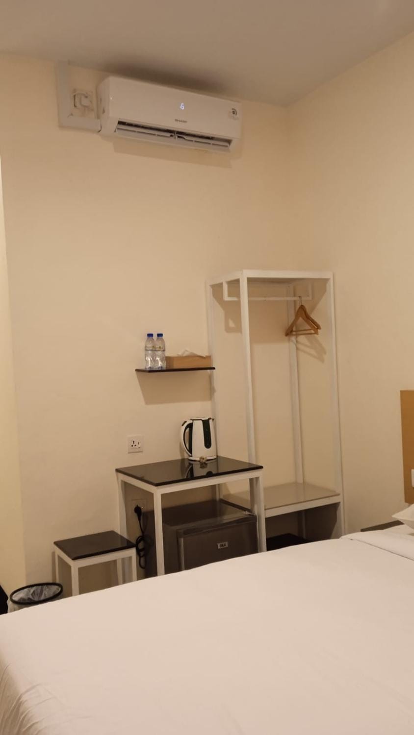 Photo of the whole room, Bedroom, air conditioner