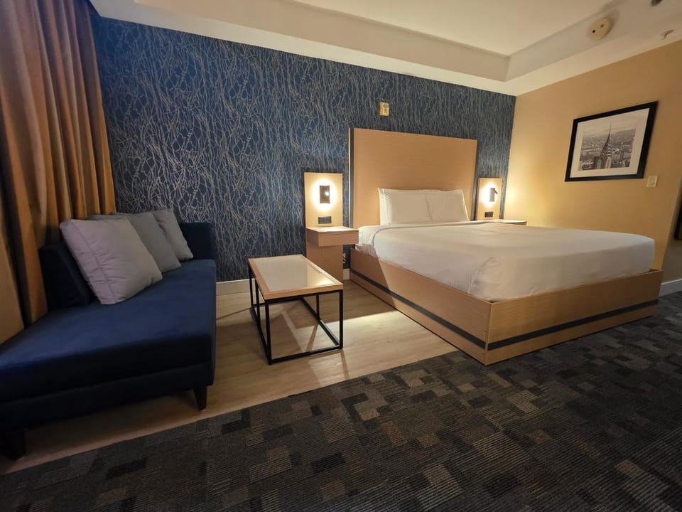 Hotel Executive Suites Hotel in Woodbridge Township