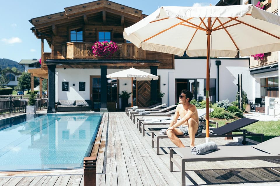 Property building, Summer, Swimming pool