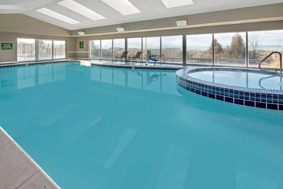 On site, Pool view, Swimming pool, Swimming pool