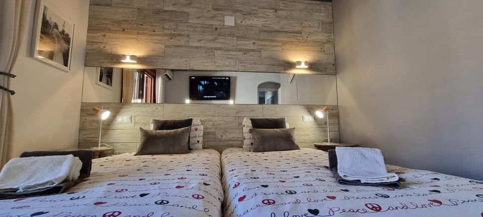 MAIN AVENUE ALBUFEIRA, walk to beach, Old Town, shooping, top location Apartment in Albufeira