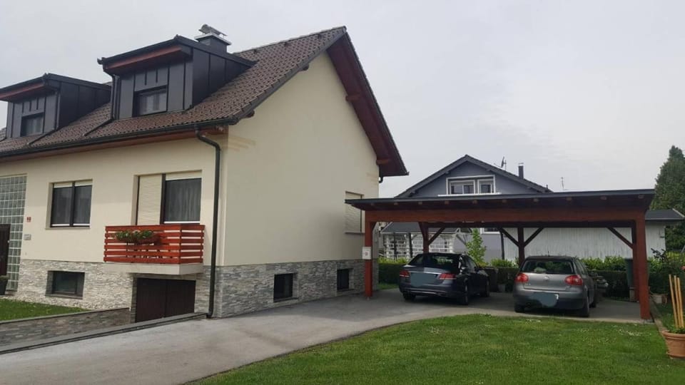 Property building, Facade/entrance, Parking