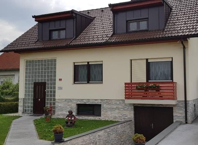 Property building, Facade/entrance