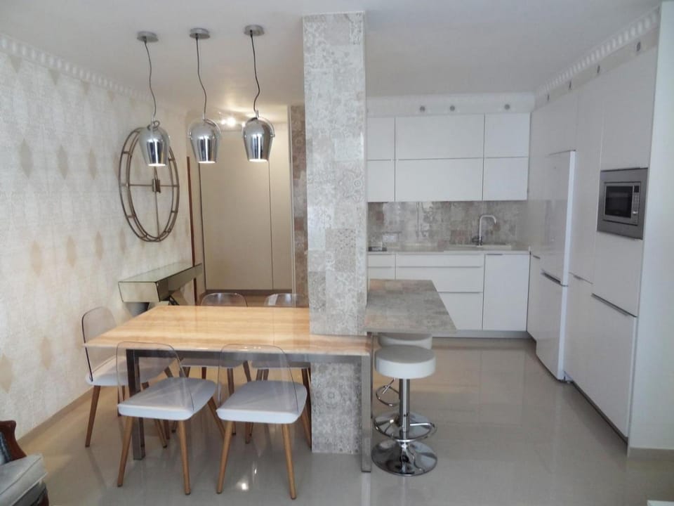 Kitchen or kitchenette, Lounge or bar