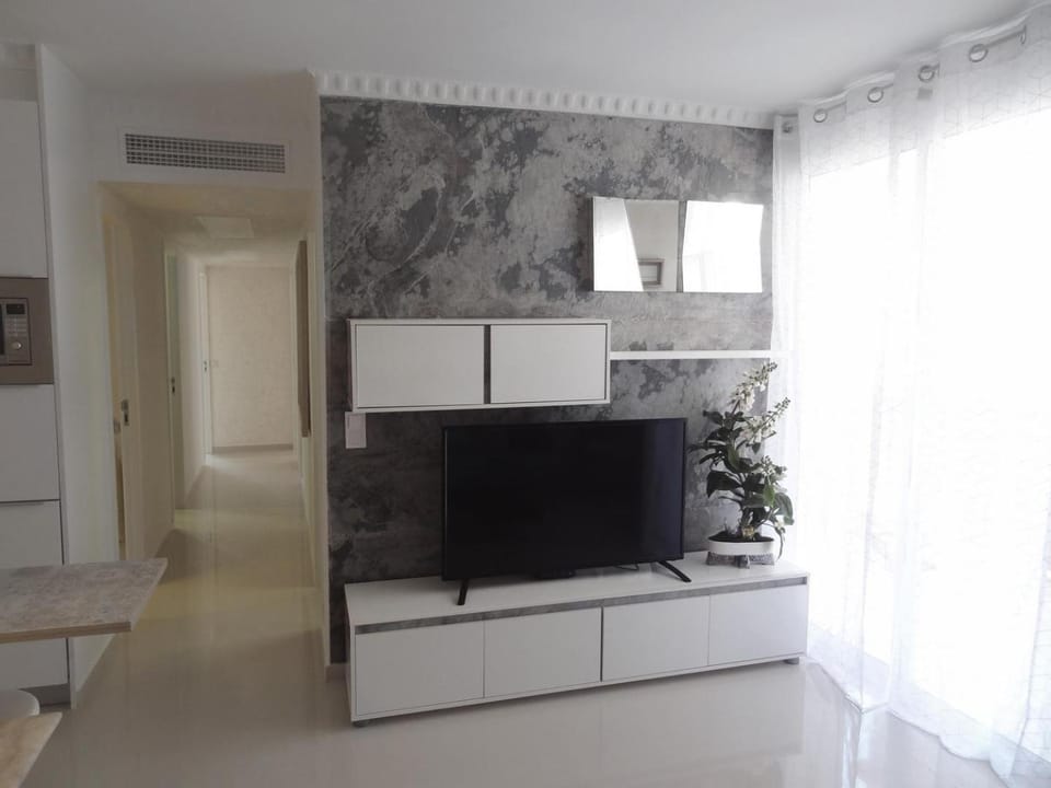 Communal lounge/ TV room, TV and multimedia, Lounge or bar