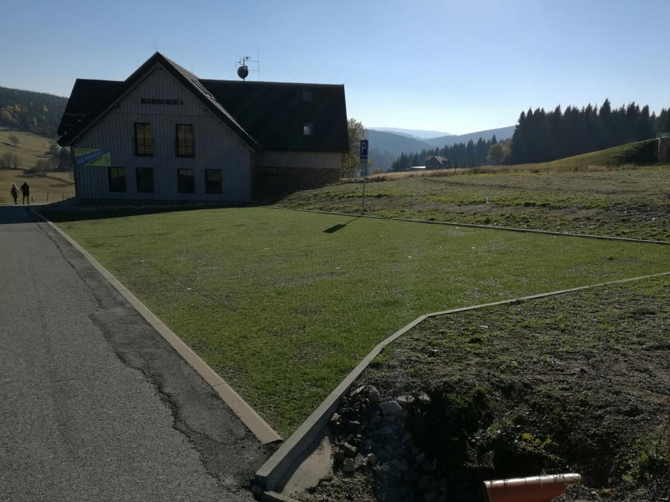 Autumn, Area and facilities