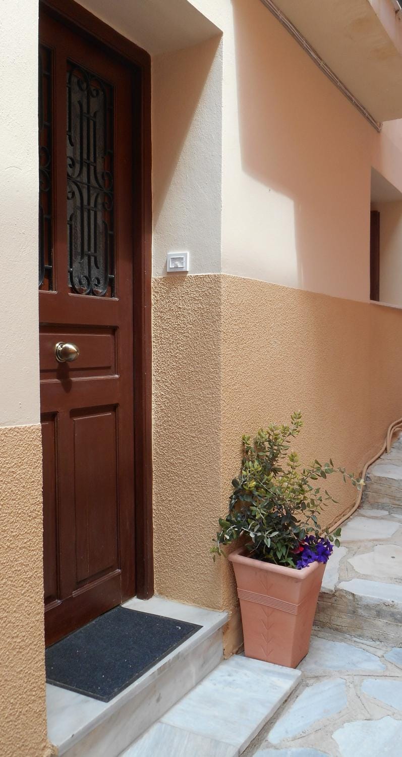 Elegant and Comfortable Apartment in the City Center Apartment in Decentralized Administration of the Aegean