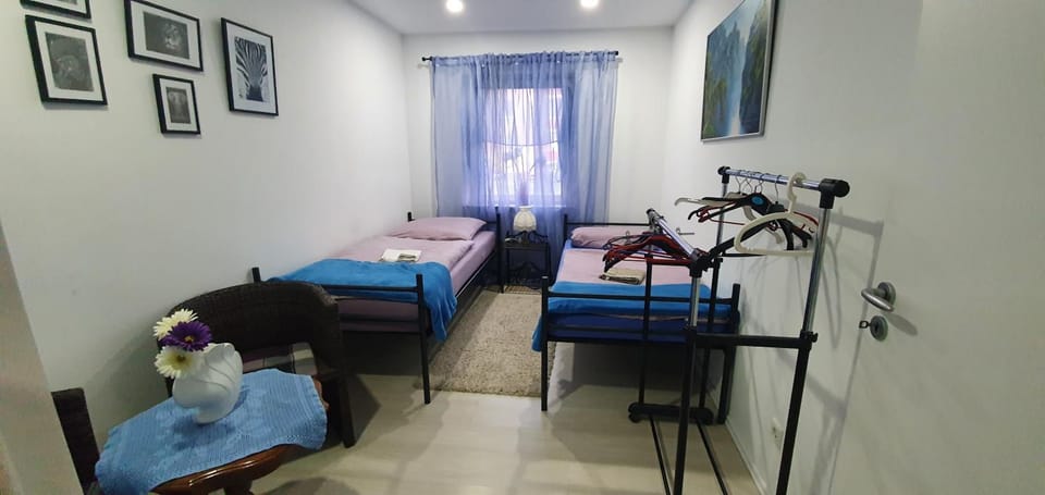 Bed, Photo of the whole room, Quiet street view