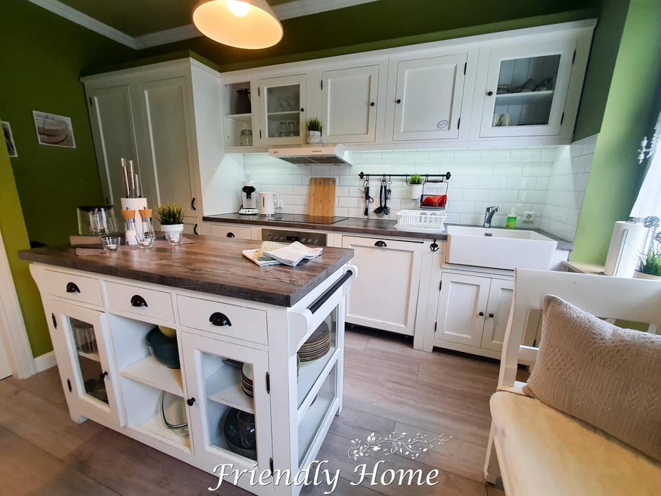 Kitchen or kitchenette, Communal kitchen, kitchen