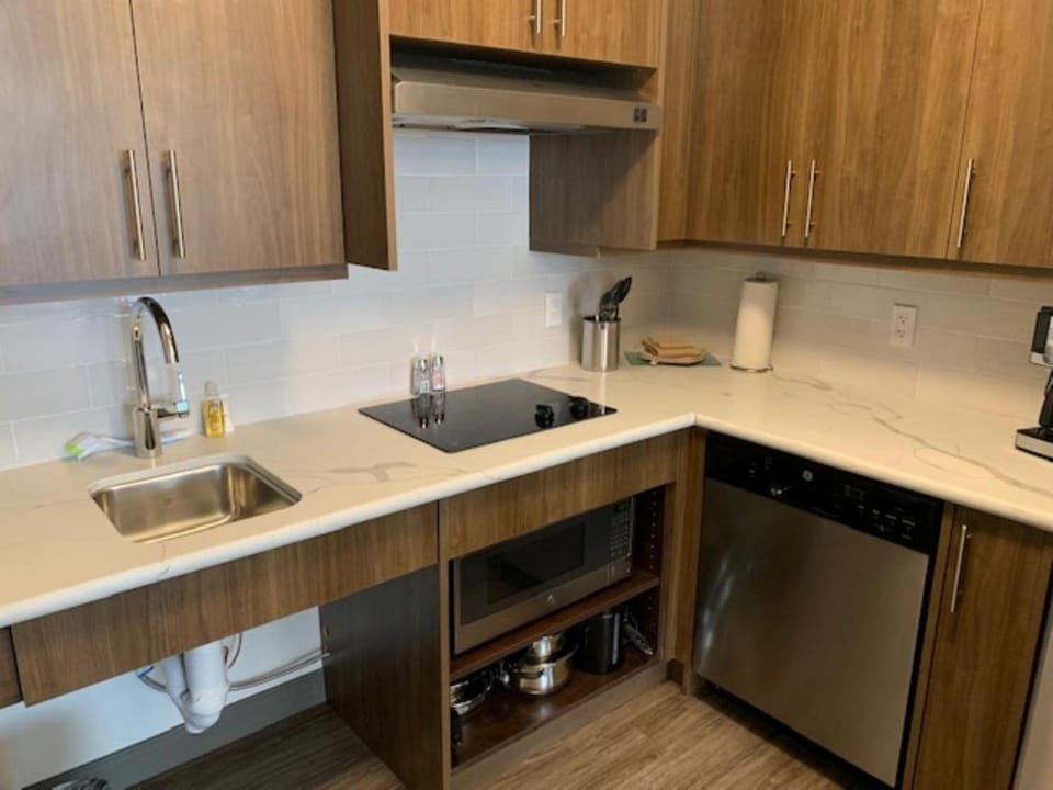 Kitchen or kitchenette