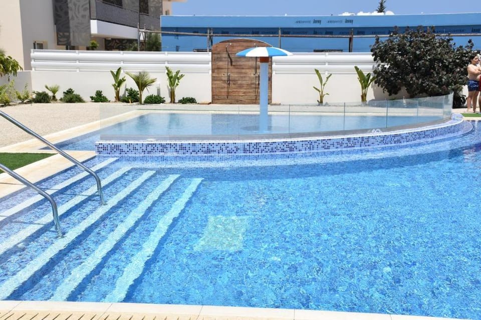Swimming pool, Swimming pool