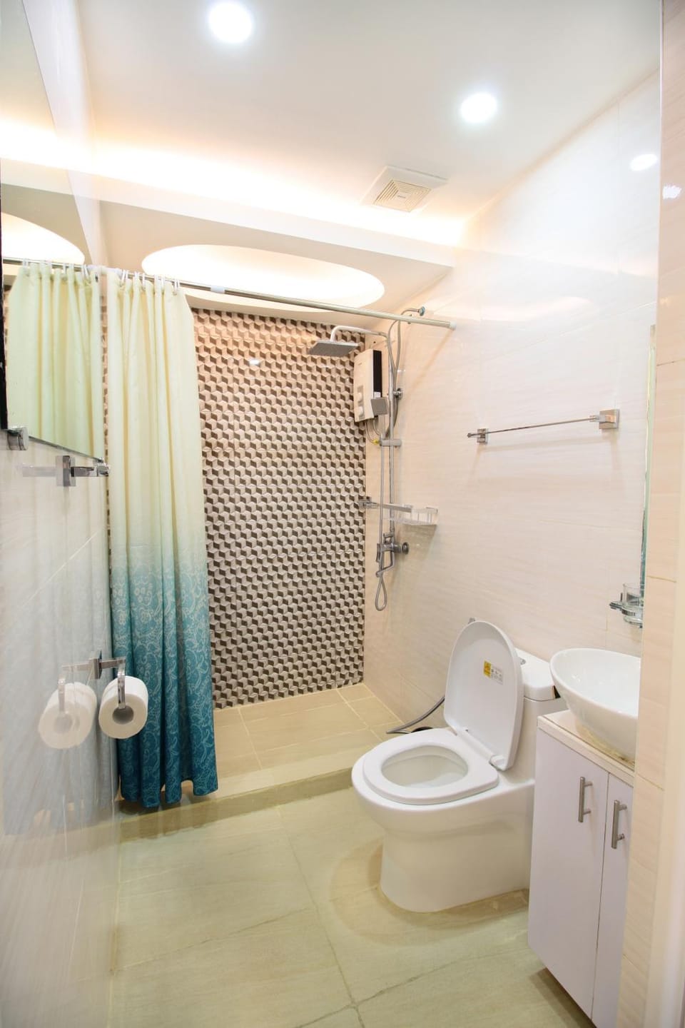 Shower, Toilet