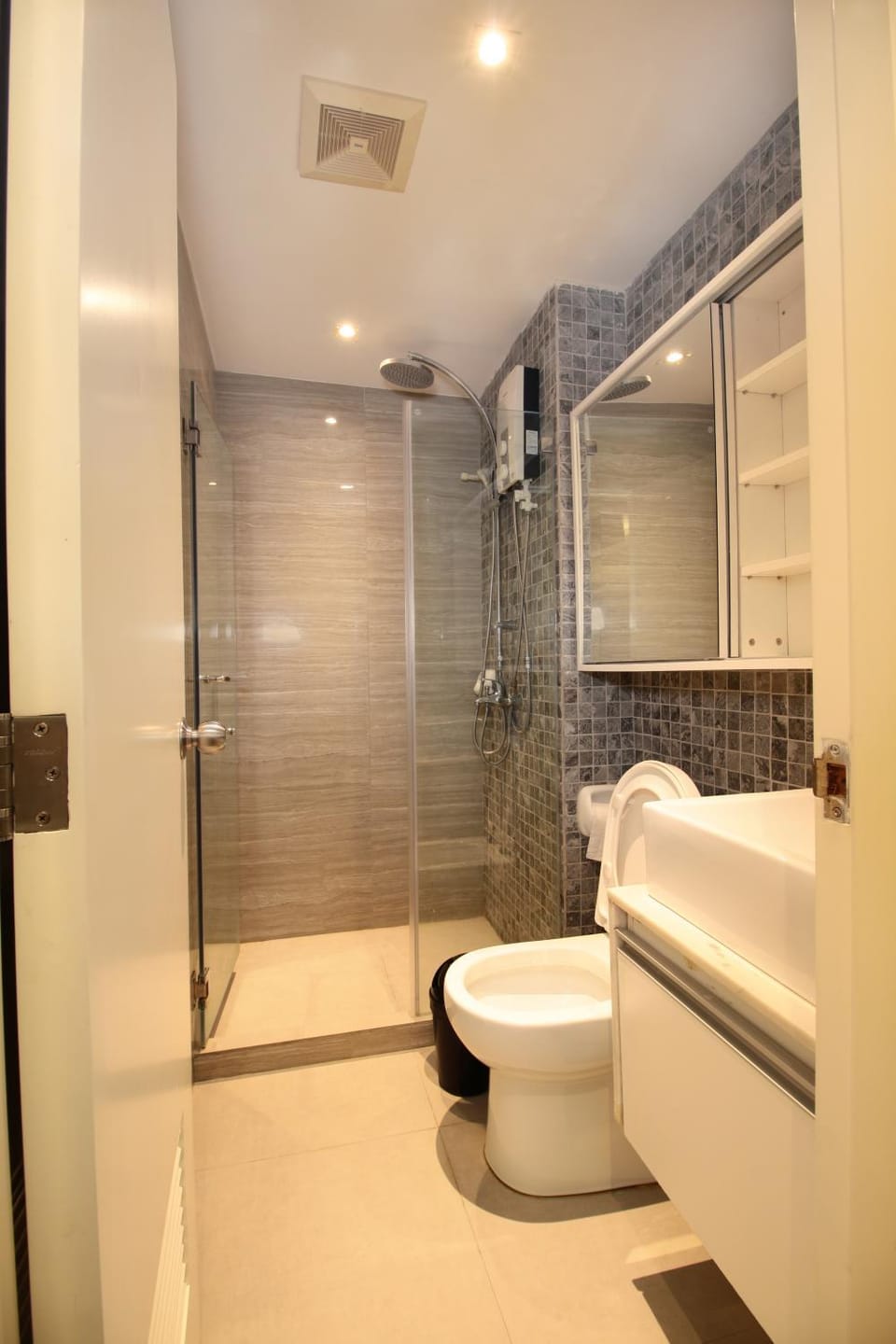Shower, Toilet