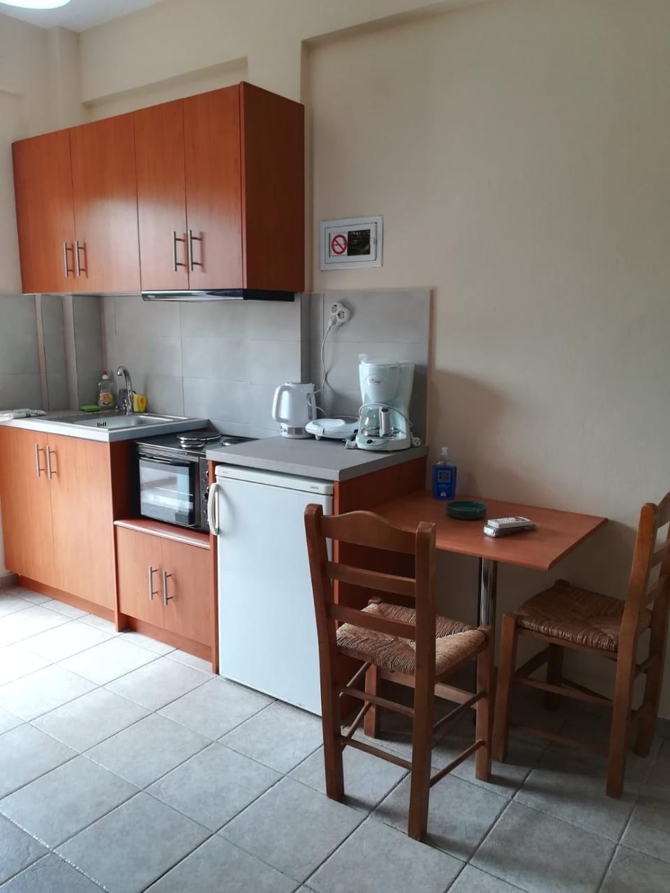 Property building, Kitchen or kitchenette, Dining area
