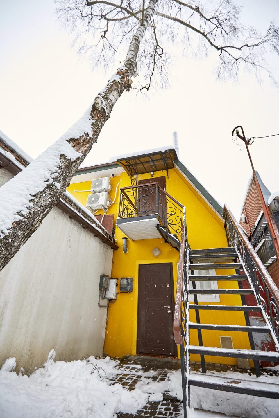 Property building, Facade/entrance, Winter